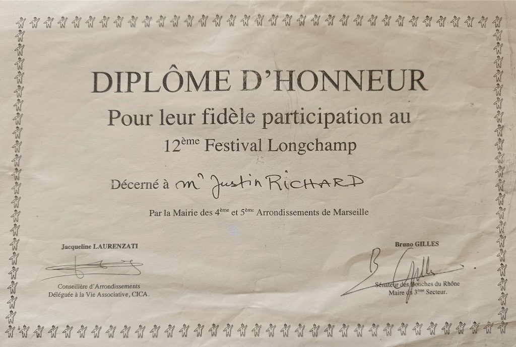 Diplôme d'honneur délivré par Jacqueline Laurenzati et Bruno Gilles pour la participation de l'association Hip Hop Crew Internationale au douzième festival Longchamp, présentation d'un mini show sur scène.